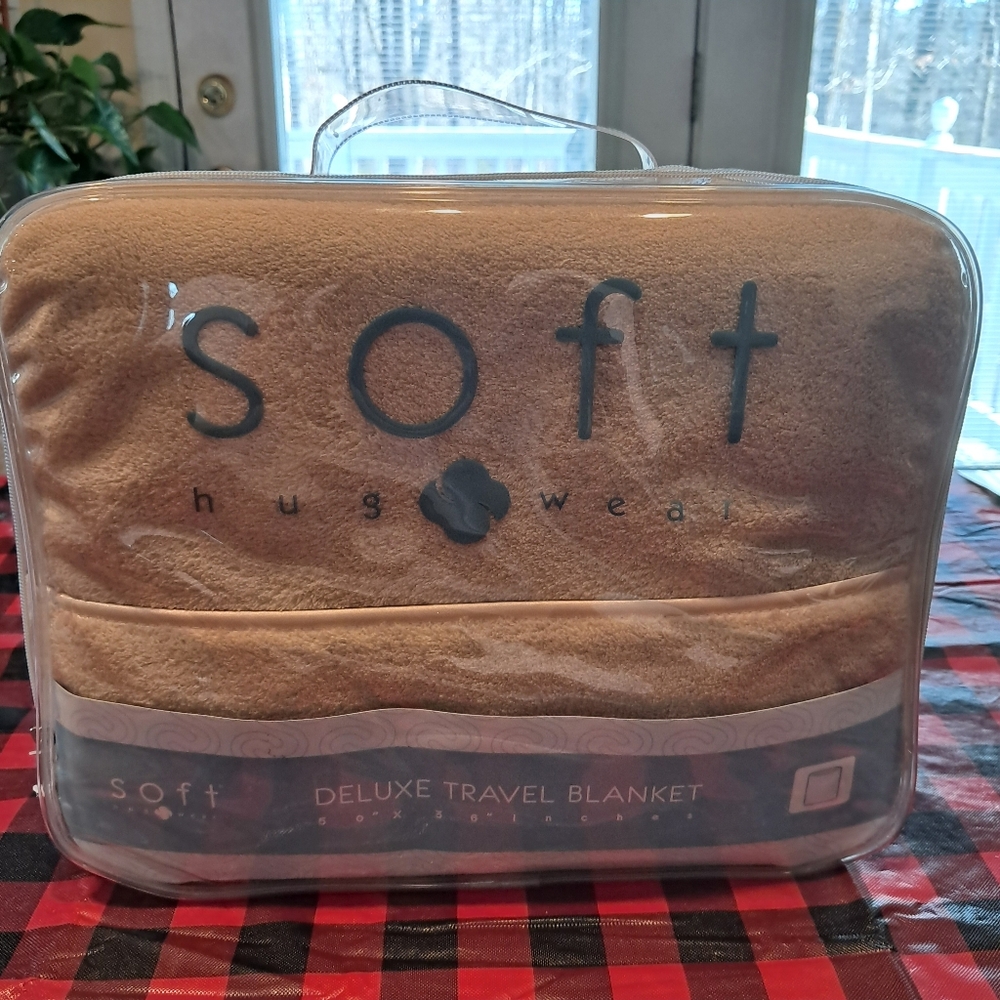NWOT Soft hug wear Deluxe Tan Travel Blanket Size 50"x 36"